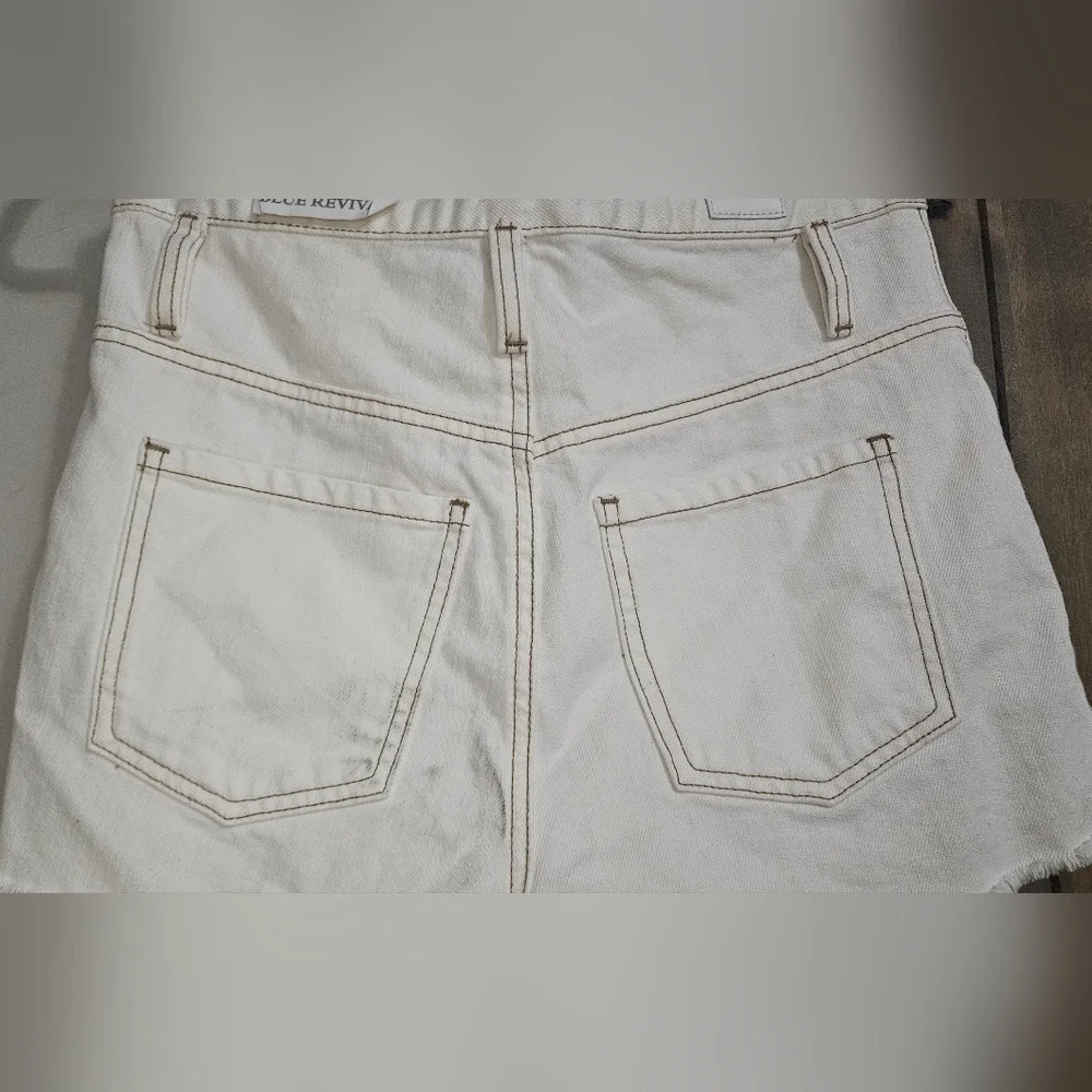 BLUE REVIVAL Outlaw Shorts In Cream Denim Frayed Bottoms. Size 25 NWT